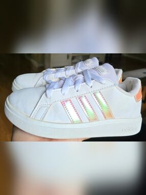 Sz 11 Toddler Girl's ADIDAS GRAND COURT 2.0 LIFESTYLE White Leather Iridescent